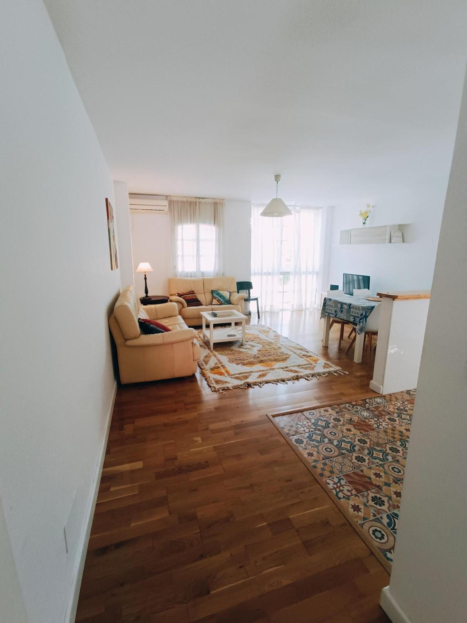 Bolivia Beach Apartments Малага Экстерьер фото