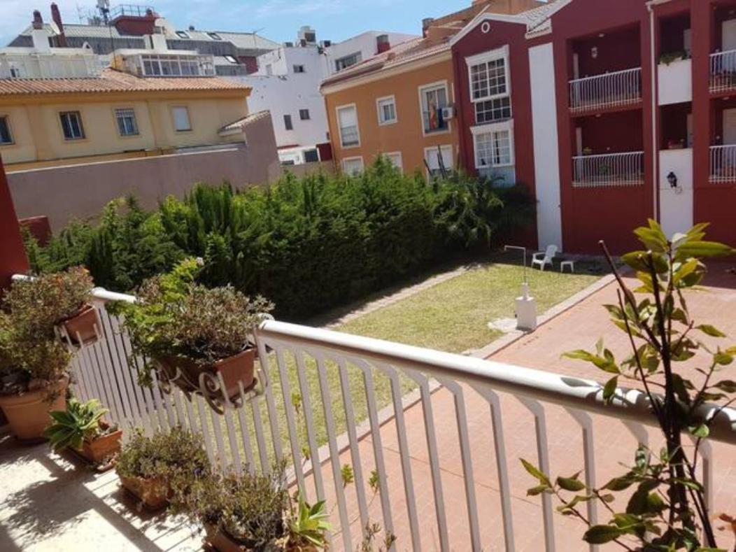 Bolivia Beach Apartments Малага Экстерьер фото